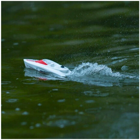 RC Boat - H133 TKKJ -10km/h - rechargeable - 2.4ghz controllable boat - 1:47