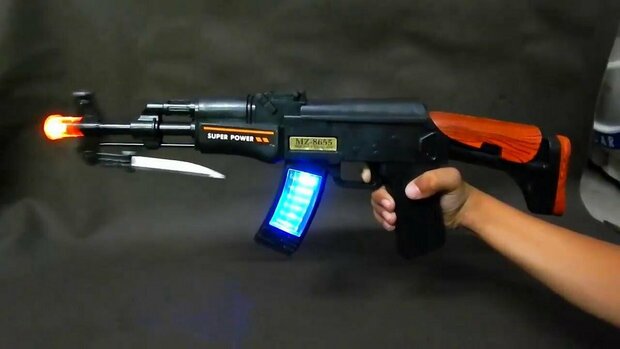 TOY GUN WITH SHOOTING SOUNDS AND LED LIGHTING 41CM