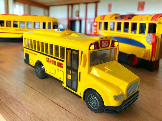 Schoolbus met licht en geluid - 27.5 cm Geel - 1:16 - speelgoed bus