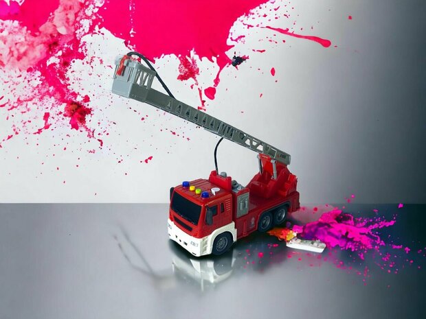 Fire truck - with spray hose and ladder truck - Friction - sound and lights - 25 cm