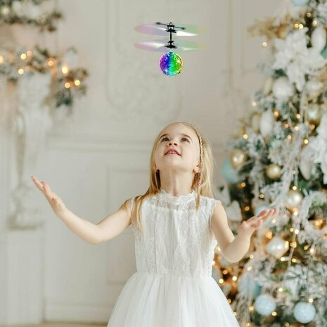 Flying Ball &ndash; schwebende Heli-Disco-Kristallkugel mit LED-Licht &ndash; Infrarotsensor &ndash; handgesteuerter fliegender Hubschrauber (wiederaufladbar)