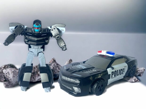 Transform Toys Optimus Prime - Voiture et robot de d&eacute;formation de police - 2 en 1