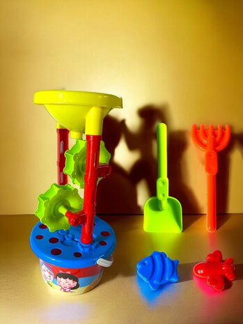 Beach Sand Play Toys Spades Hourglass Bucket Children Role Play 6 Pieces