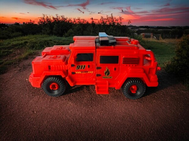 Transform X-Warrior ExtingGuish Flame &nbsp;- robot and car 2in1 Red
