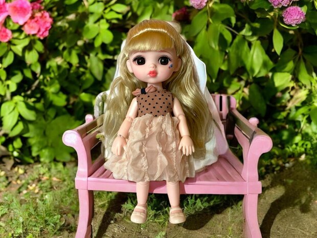 Speelgoed pop met leuke outfit  en unieke stijl - JELENA Fashion style 24cm lang haar